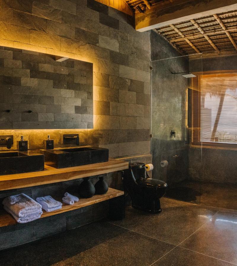 Hotel Neano Escape Manggis Zewnętrze zdjęcie Bathroom at the hotel