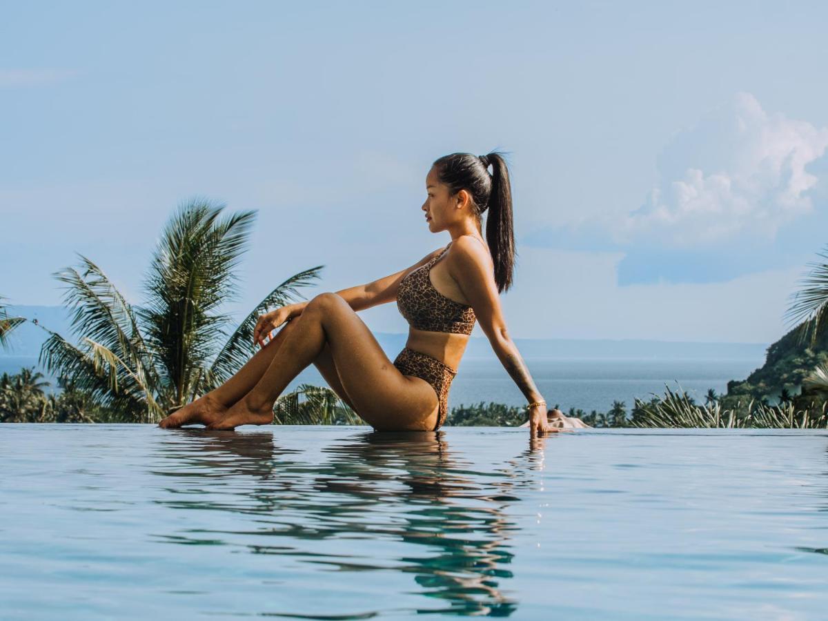 Hotel Neano Escape Manggis Zewnętrze zdjęcie A woman wearing a bikini
